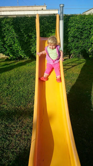 Marius het 'n parkie naby ons ontdek. Hy en Carien speel elke dag daar. 